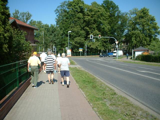 DSCF0014 Wir gehen lieber zu Fuß.