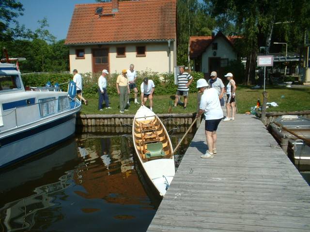 DSCF0016 Wie am Bau: Einer arbeitet, die anderen ...