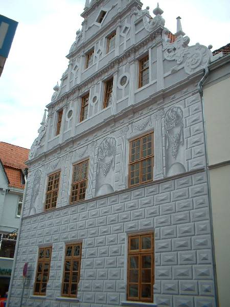 DSCF0010 Celle Rathaus, Fassade bemalt
